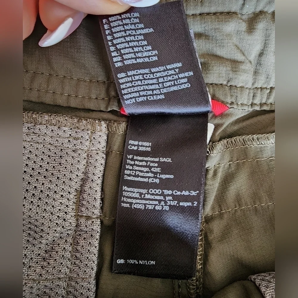 The North Face Women's VNTG Olive Army Green Cargo Shorts Sz 4.